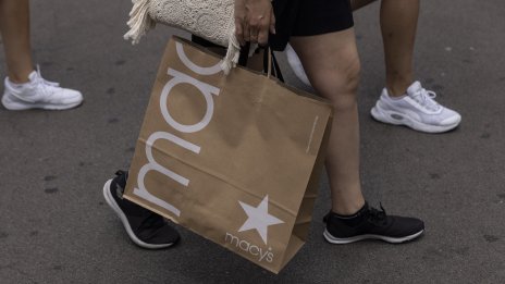 Macy's предупреди за спад на печалбата заради по-големи намаления