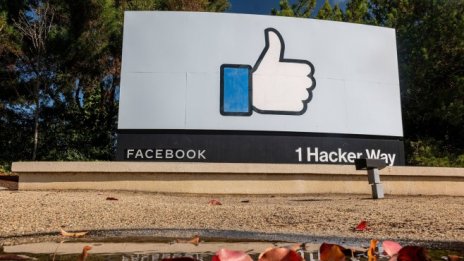 Проблемите, с които се сблъсква Facebook