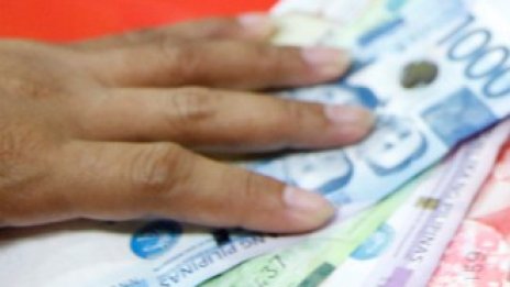 Филипинското песо поскъпва с близо 4% на годишна база