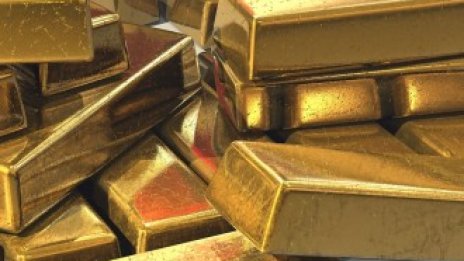 Цената на златото e напът да отбележи най-големия си седмичен спад от 3 години