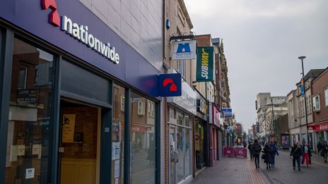 Британската икономика расте отново и във всички основни сектори