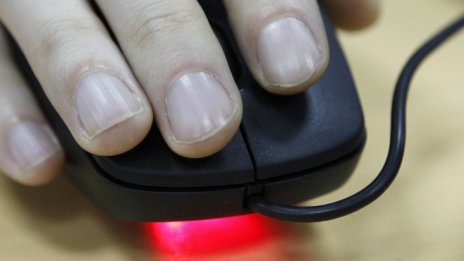 Графика на деня: България е последна в ЕС по използване на интернет през 2020 г.