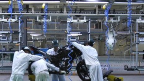 Toyota и Honda наемат работници за увеличаване на производството