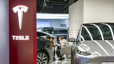 Tesla разширява Supercharger мрежата си