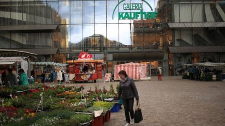 Къде и какво подновява работа в Европа от днес? 