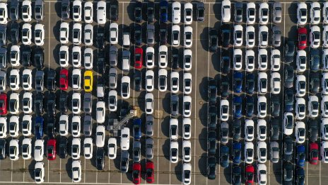 България записва рекордни продажби на нови коли през октомври от началото на годината
