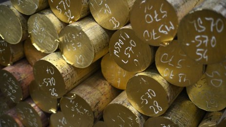 Цената на медта доближава 14-месечен връх