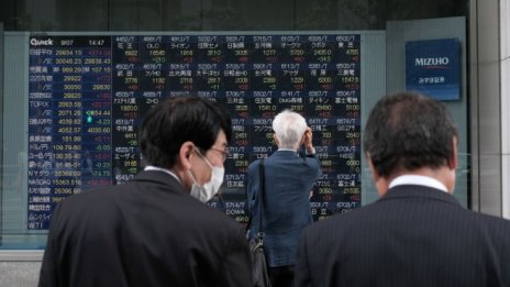 Негативният импулс от Wall Street се прехвърли и върху борсите в Азия