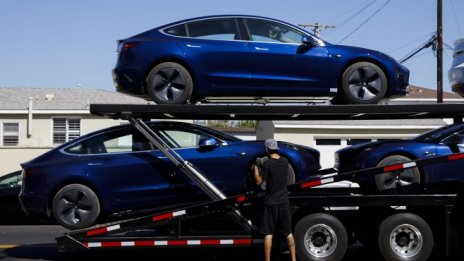 Продавачите на късо на Tesla хвърлят кърпата