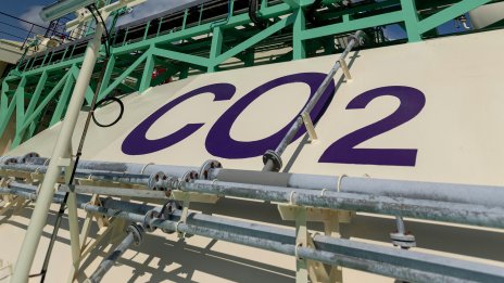 Защо най-големите банки в света се отказват от борбата с климатичните промени?