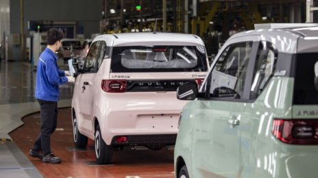 Volkswagen запазва короната при продажбите в Китай през януари