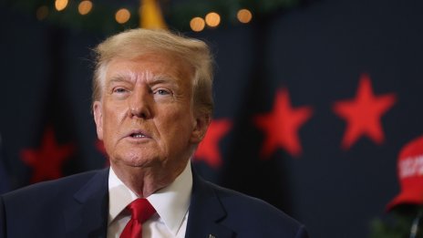 Започва ли да губи властта си Доналд Тръмп и какво да чака Европа от него през 2026 г.?