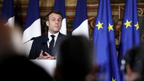 Оспорваната пенсионна реформа на Макрон се придвижи напред