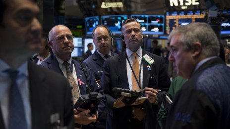 Решението на Фед да натисне спирачката на лихвите оцветява в зелено щатските индекси*