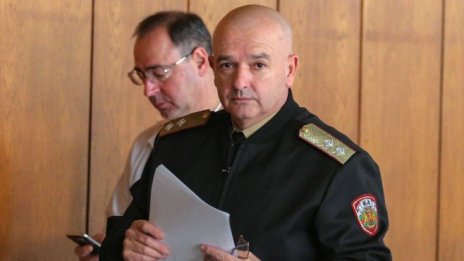 Мутафчийски: Обмисляме излизане от домовете само с декларации 