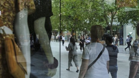 Цената на петрола се задържа под 100 долара за барел*