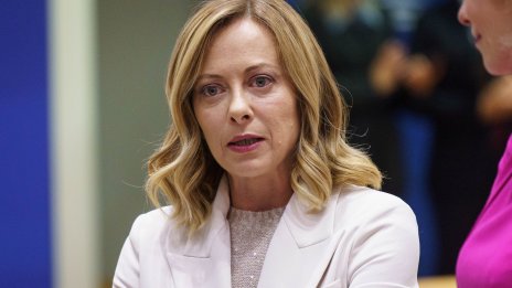 Весела Чернева: ЕНП рискува да тръгне конфронтационно по отношение на Мелони