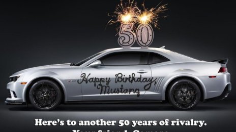 Camaro поздрави Mustang за юбилея му