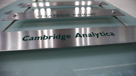 Facebook, Google и Twitter са безплатни платформи, но не и "безплатен обяд"