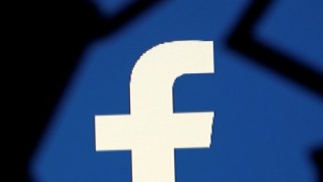 Facebook спира услугата Trending Topics
