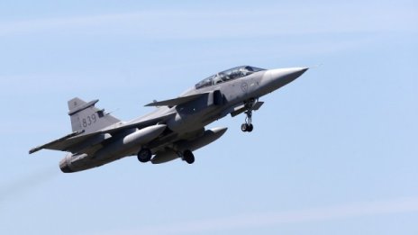 Швеция изрази разочарование от решението на България по въпроса с изтребителите