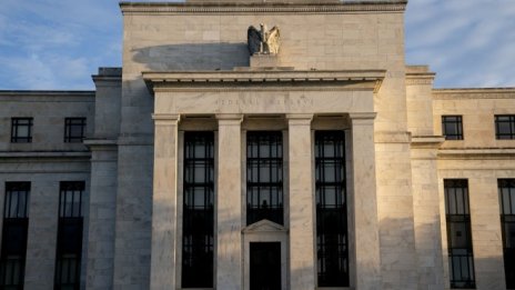 Фед забранява търговията с акции и облигации на своите висши служители