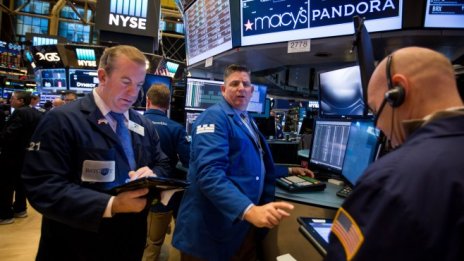 Акциите на Tesla подкрепиха похода на S&P 500 към нов рекорд