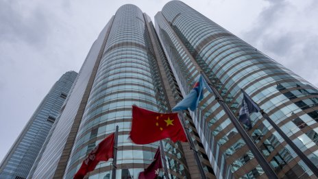 Китайският индекс CSI 300 потъна до 7-месечно дъно в първата търговия за месеца