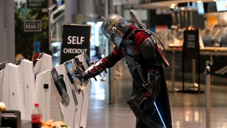 Ухажването на служителите от търговците на дребно не означава край на автоматизацията