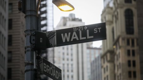 Wall Street отваря с леки промени на фона на търговските преговори между САЩ и Китай*
