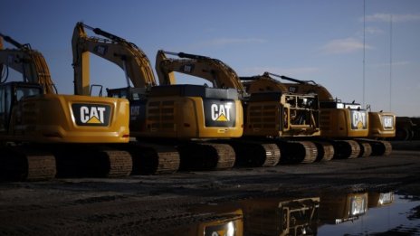 Caterpillar оставя някои от своите заводи затворени заради пандемията