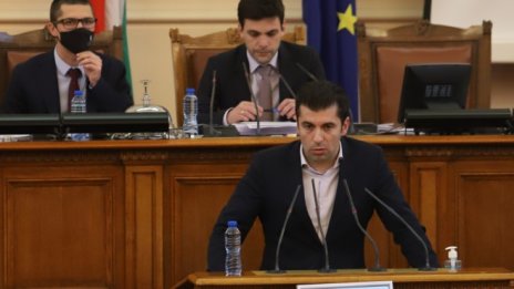 Премиерът и опозицията отново в спор - този път заради министъра на отбраната 