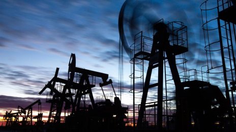 Цената на петрола се насочва към седмичен спад след умерен оптимизъм за Украйна*