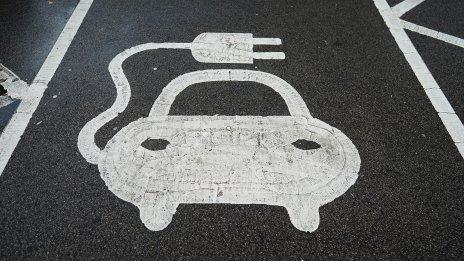 Расте натискът върху Великобритания да наложи мита върху китайските електромобили