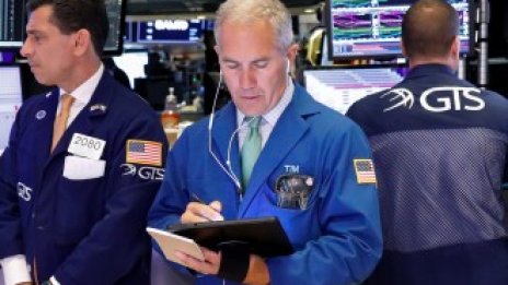 Dow Jones отписва над 550 пункта заради ескалацията на търговското напрежение*