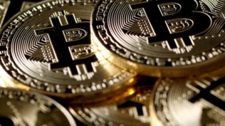 Трусовете на световните пазари доближават биткойна до прага от 12 хил. долара