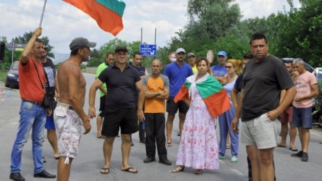 Протестите срещу мерките за борба с африканската чума по свинете продължават