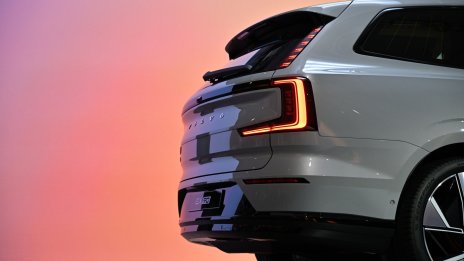 Силният декември не успява да смени низходящата траектория на Volvo при продажбите