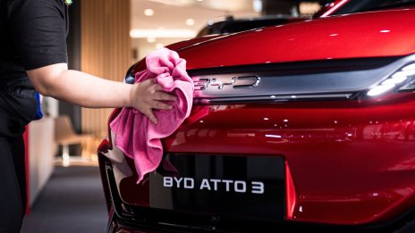 Търговска война около електромобилите с Китай може да навреди най-вече на производителите