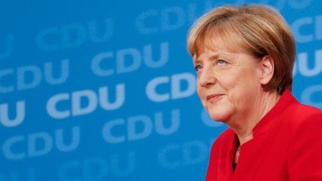 Меркел отвърна на удара от популистката вълна със защита на бежанската политика