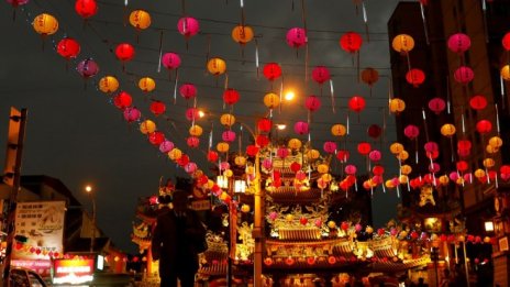 Все повече китайци празнуват Лунната нова година извън Китай