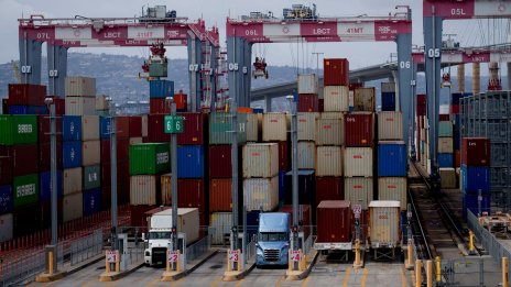 ОИСР: Търговската война на Тръмп ще забави растежа в Канада, Мексико и САЩ