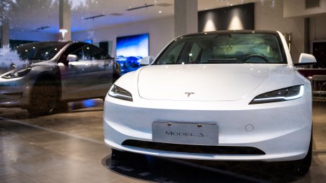 Над 50% от собствениците на коли Tesla се връщат към двигателя с вътрешно горене