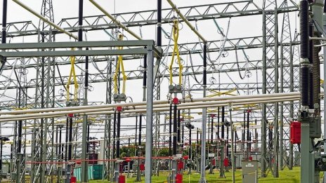 Промишленото производство продължава да се свива през февруари