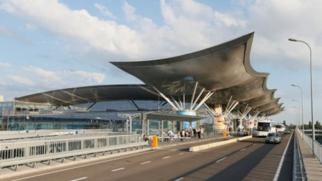 Украйна пак вади на тезгяха летищата край Киев и Лвов