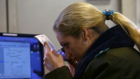 ЕК спешно обсъжда върнатите гранични проверки в Шенген