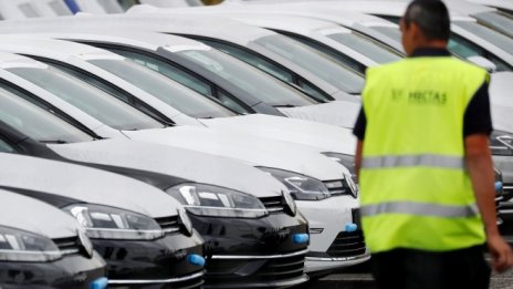 Продажбите на Volkswagen се сриват с една пета
