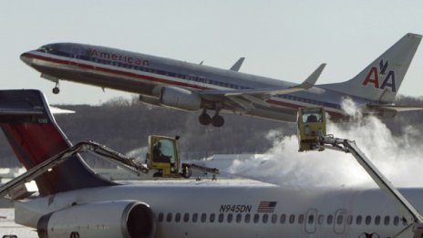 Авиокомпании усещат обратната страна на евтиния петрол – скъпото хеджиране 