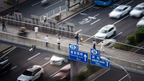 Забавянето на потреблението и износа тласна надолу китайската икономика през август