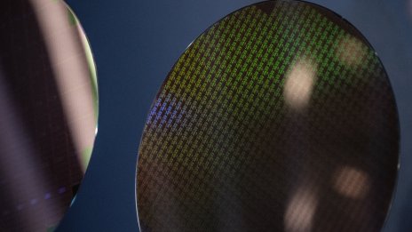 Intel съкращава 15 000 работни места и върви към най-слабата  си сесия от 24 години